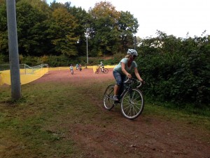 ... Silvia hat Mühe die heranstürmende Meute auf Abstand zu halten ...
